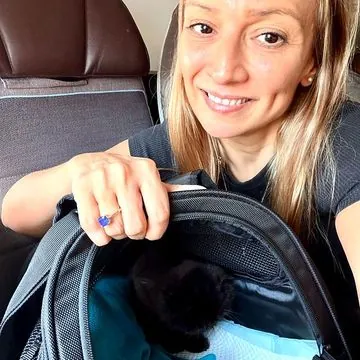Odin in his travel carrier, ready for the journey