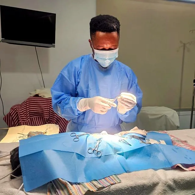 Dr Tinashe operating under the surgical light